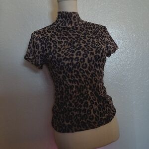 New York & Company Leopard Print Short Sleeve Tee